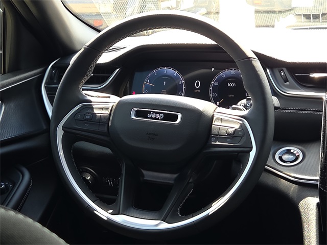 2025 Jeep Grand Cherokee Laredo photo 8