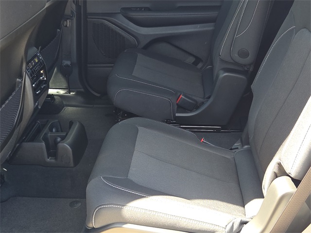 2025 Jeep Grand Cherokee Laredo photo 10