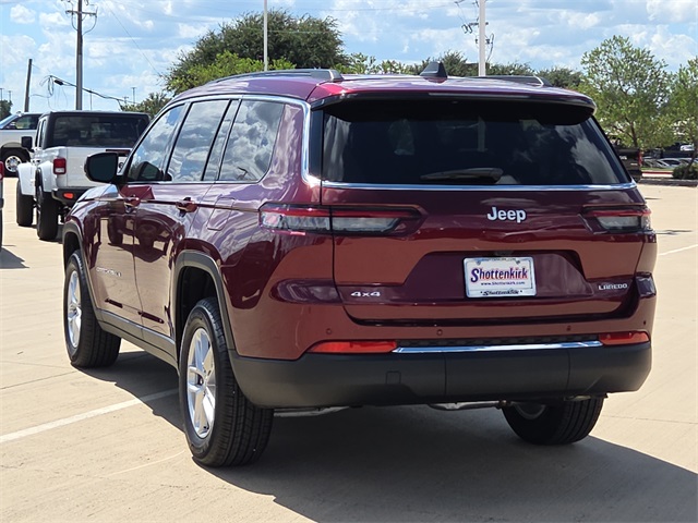 2025 Jeep Grand Cherokee Laredo photo 2