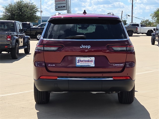 2025 Jeep Grand Cherokee Laredo photo 3