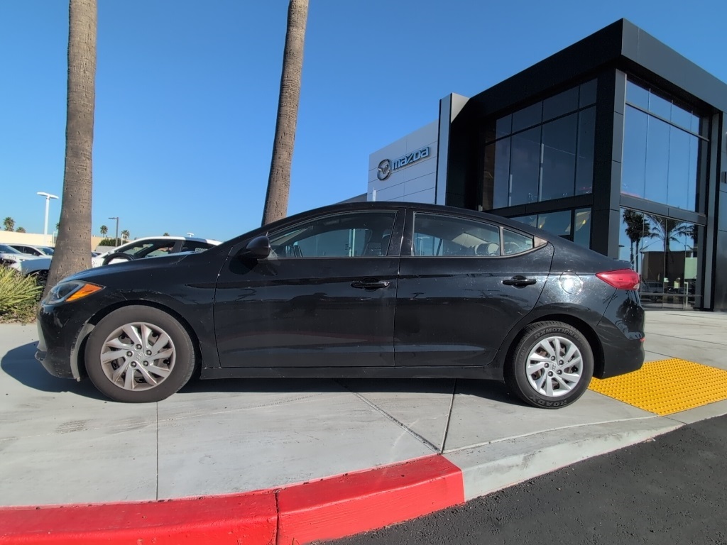 2017 Hyundai Elantra SE photo 2