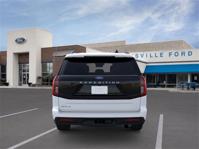 2025 Ford Expedition photo 3
