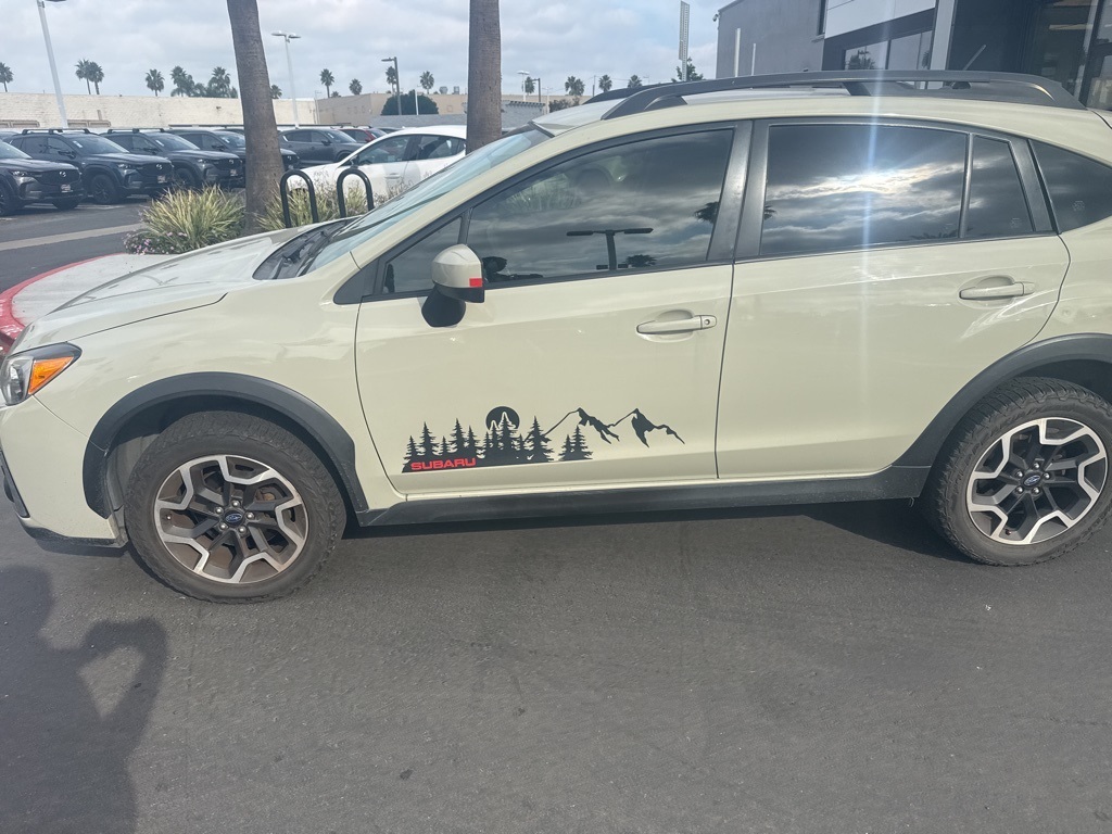 2016 Subaru Crosstrek 2.0i Premium photo 3