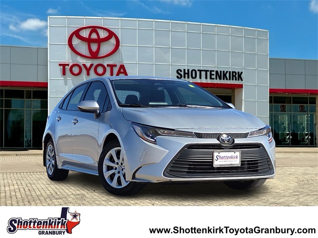 2024 Toyota Corolla LE's photo