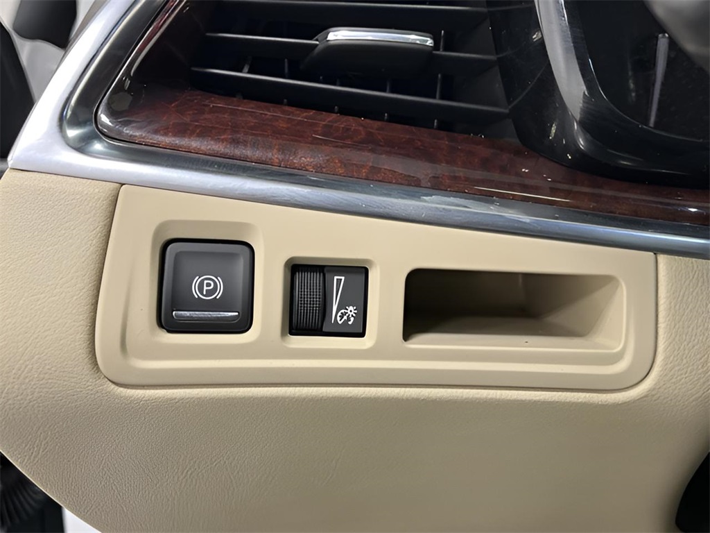 2017 Cadillac XT5 Luxury photo 2