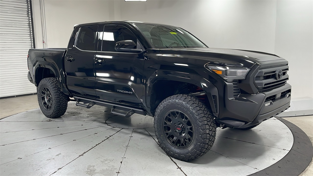 2025 Toyota Tacoma SR5 Double Cab photo 3