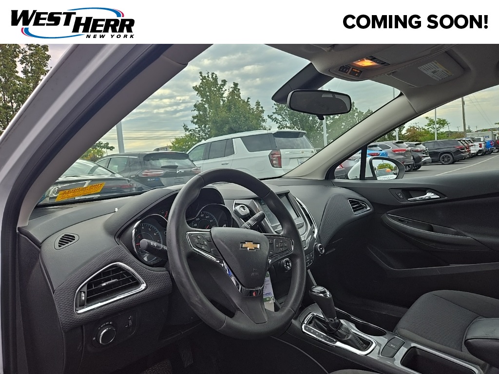 2018 Chevrolet Cruze LT photo 2