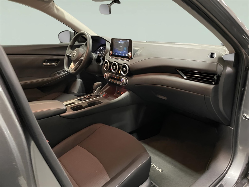 2025 Nissan Sentra SV photo 3