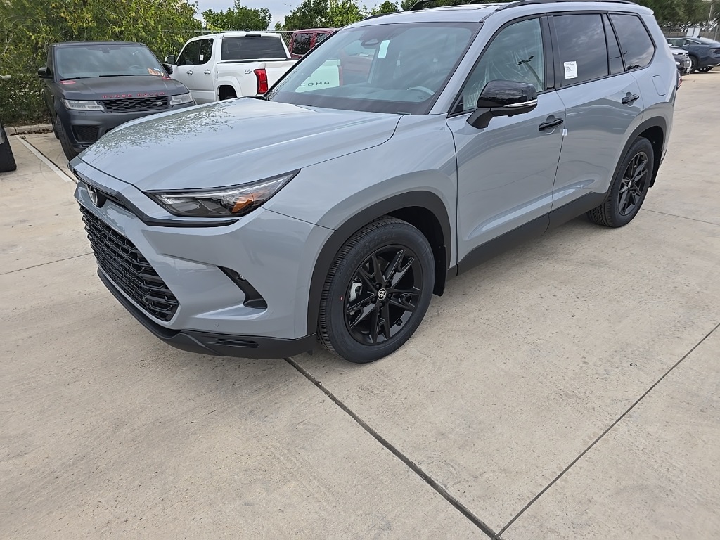 2026 Toyota Highlander Hybrid photo 2
