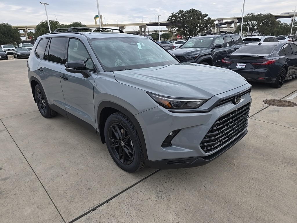 2026 Toyota Highlander Hybrid photo 4