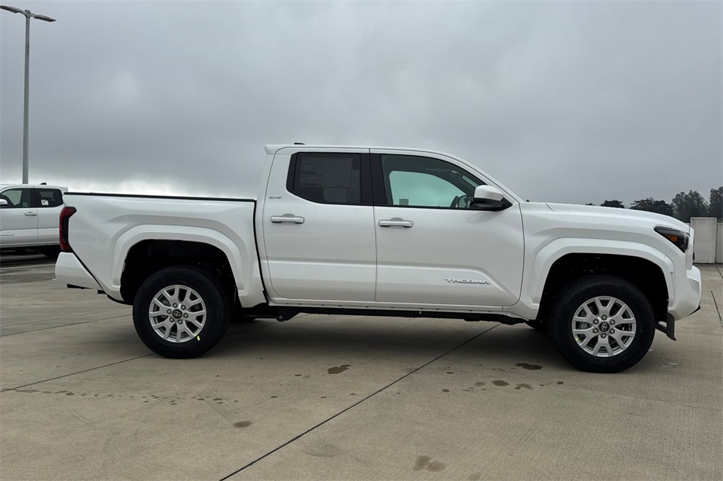2025 Toyota Tacoma SR5 Double Cab photo 3