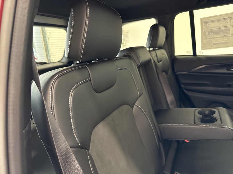 2025 Jeep Grand Cherokee Altitude X photo 12