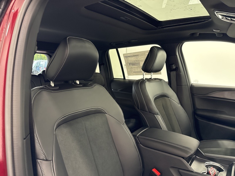 2025 Jeep Grand Cherokee Altitude X photo 14