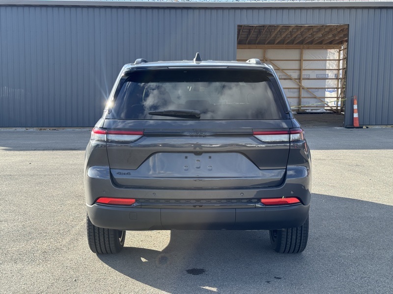 2025 Jeep Grand Cherokee Altitude X photo 4