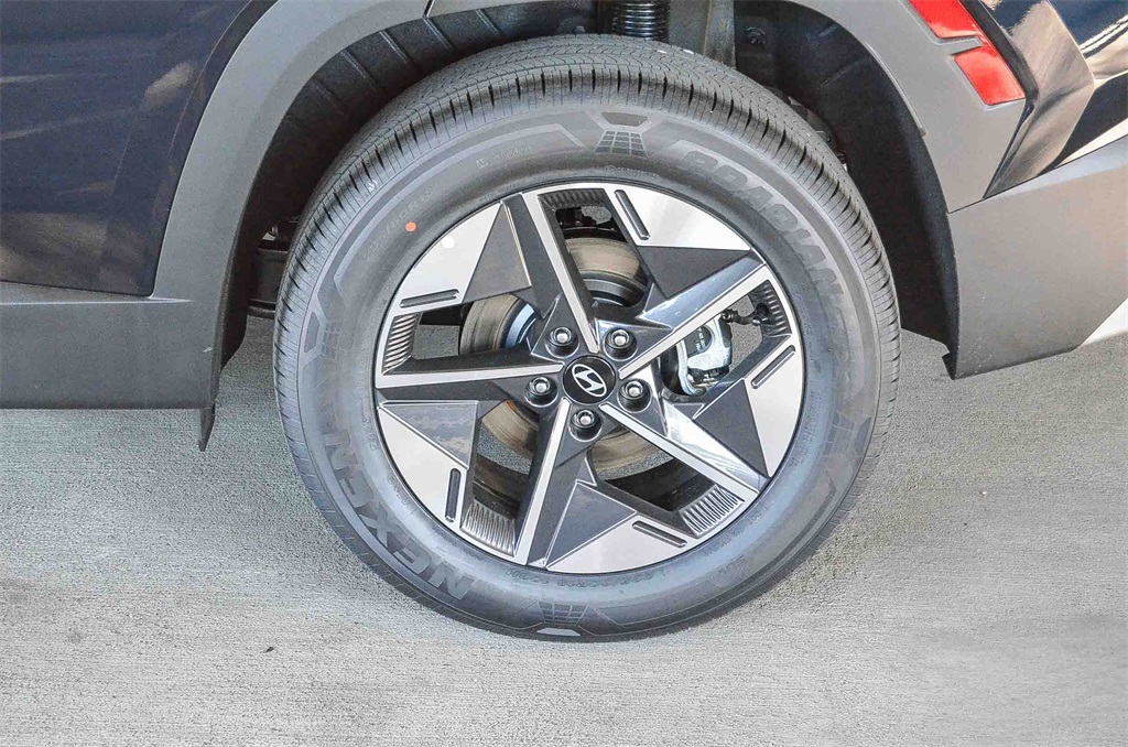 2026 Hyundai Tucson Hybrid SEL photo 4