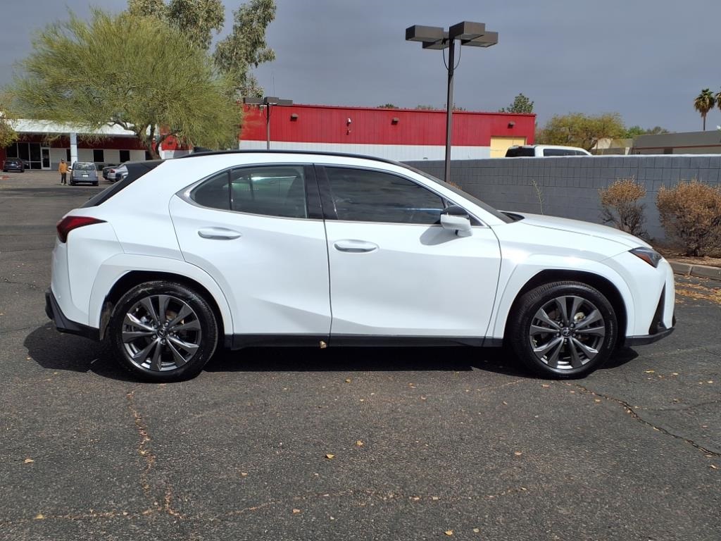 2024 Lexus UX 250h F SPORT Handling photo 3