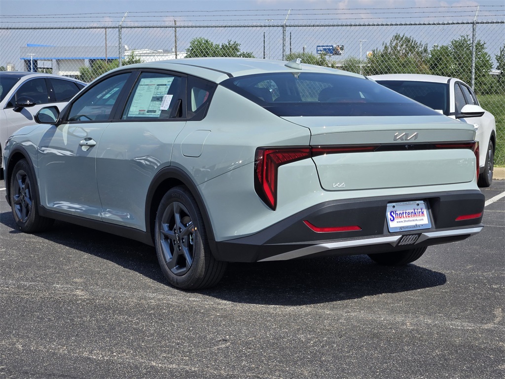 2025 Kia K4 LXS photo 3