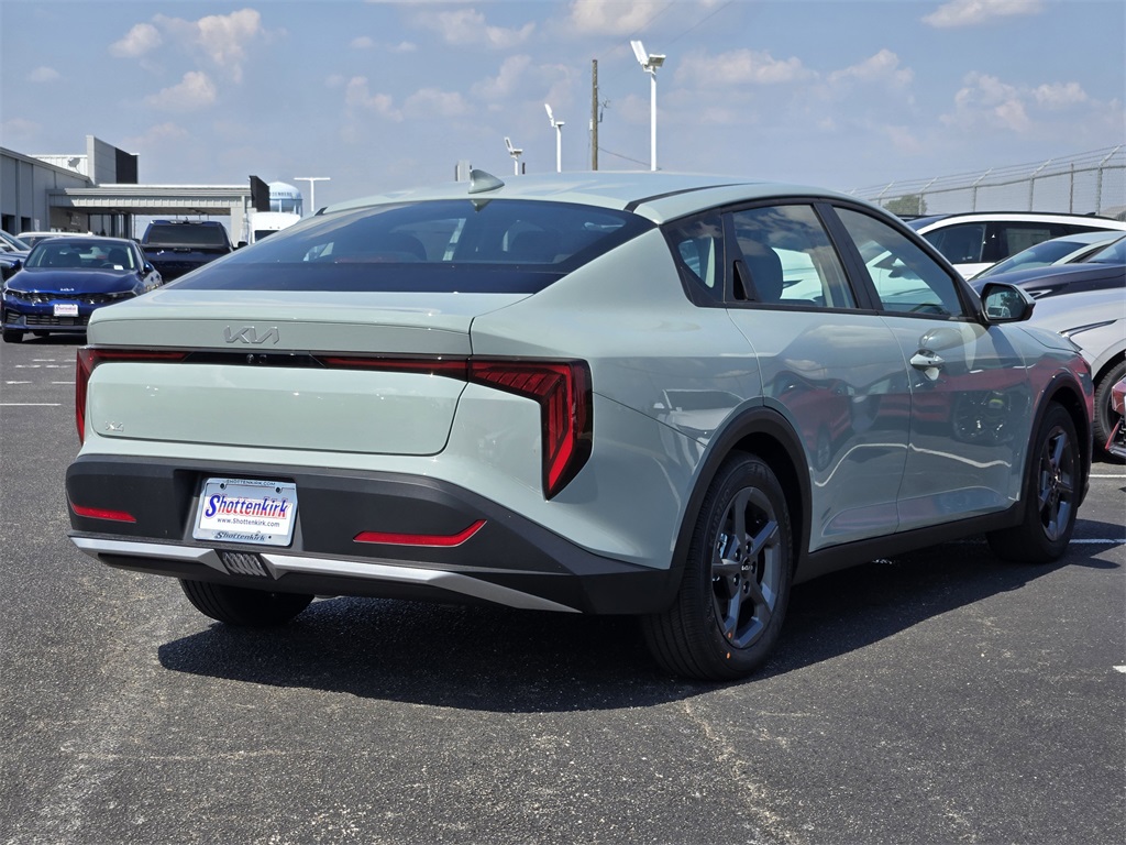 2025 Kia K4 LXS photo 4