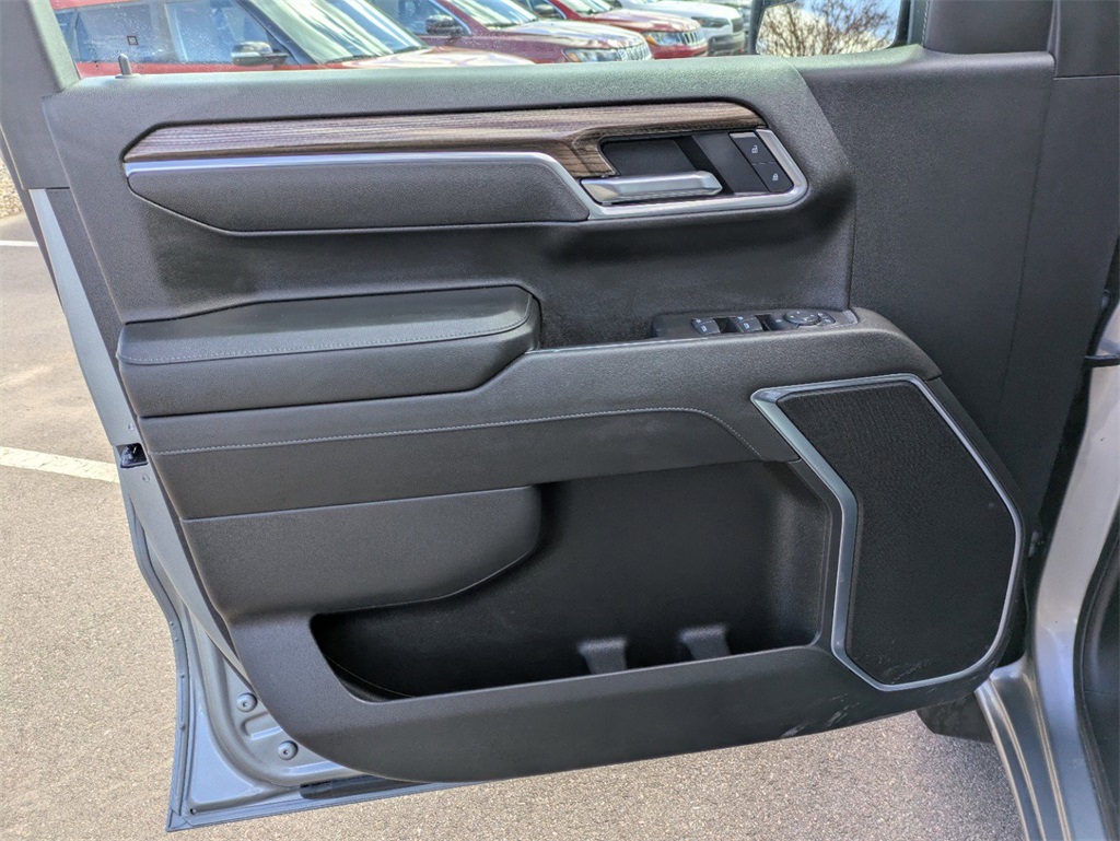 2025 Chevrolet Silverado 1500 RST photo 8