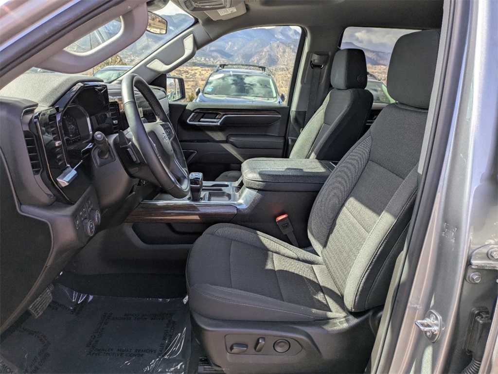 2025 Chevrolet Silverado 1500 RST photo 11
