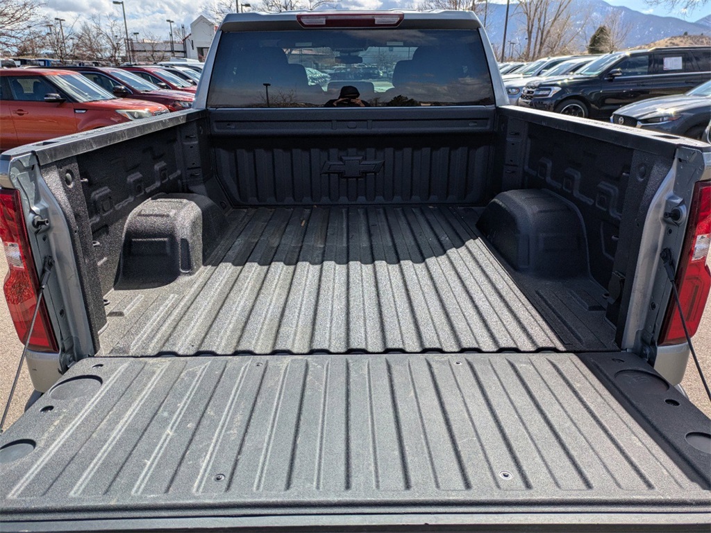 2025 Chevrolet Silverado 1500 RST photo 19