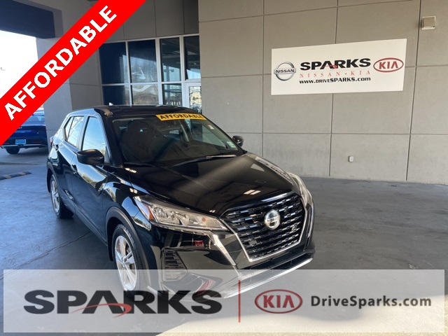 2021 Nissan Kicks S's photo