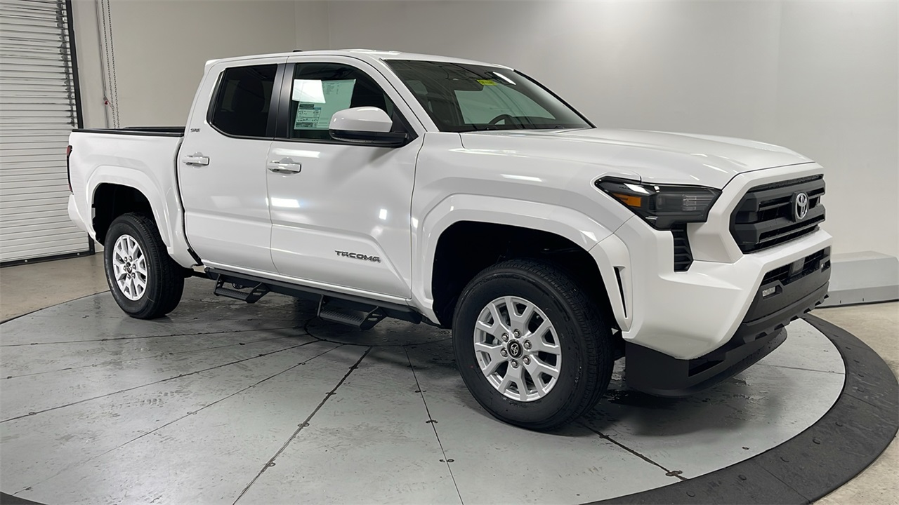 2025 Toyota Tacoma SR5 Double Cab photo 3