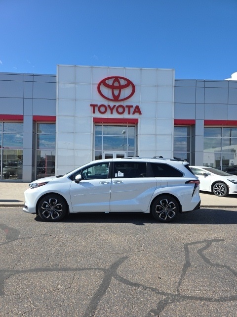 2025 Toyota Sienna Platinum photo 2