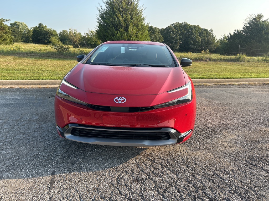 2025 Toyota Prius XLE photo 2