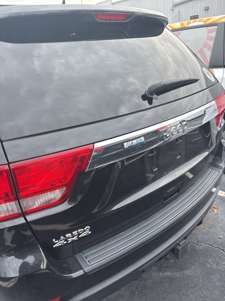 2011 Jeep Grand Cherokee Laredo photo 4