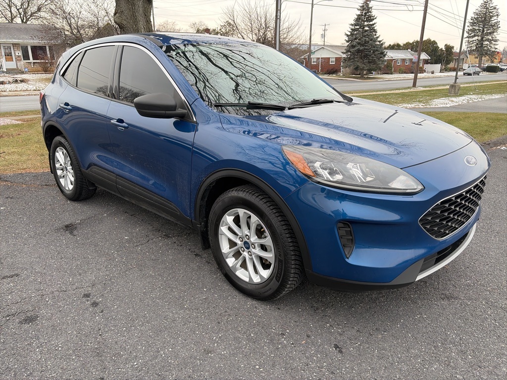 2022 Ford Escape SE's photo