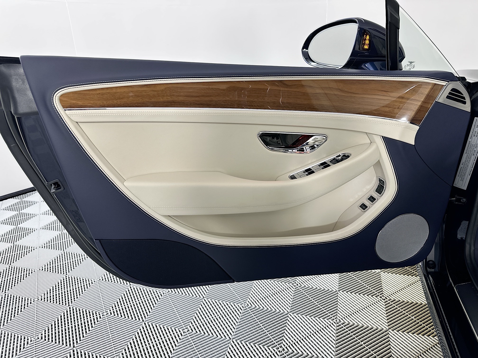 new 2026 Bentley Continental GTC car