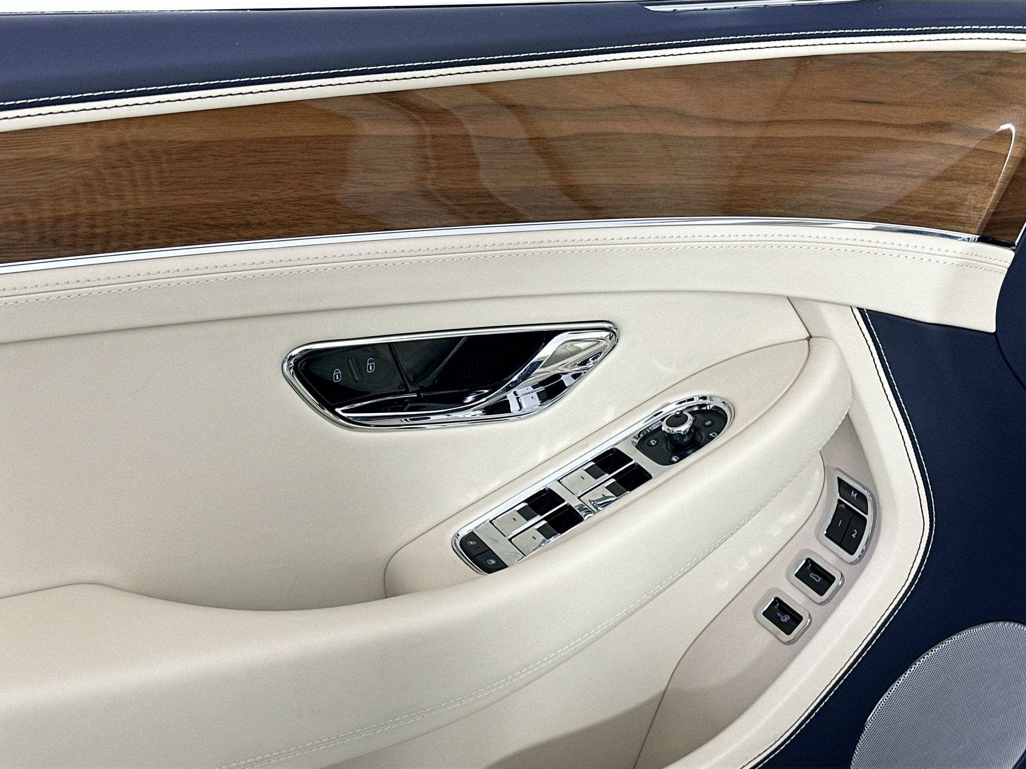 new 2026 Bentley Continental GTC car