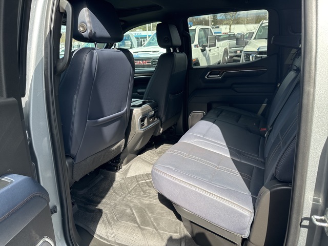 2023 Chevrolet Silverado 1500 High Country photo 9