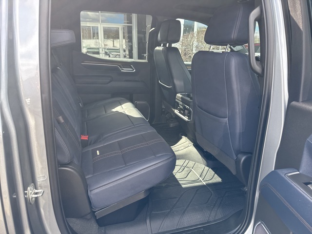 2023 Chevrolet Silverado 1500 High Country photo 11