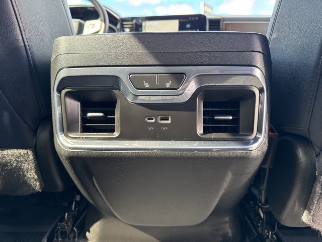 2023 Chevrolet Silverado 1500 High Country photo 12