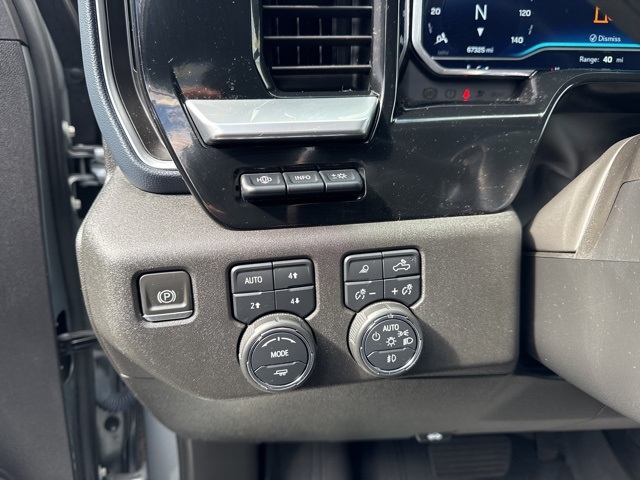 2023 Chevrolet Silverado 1500 High Country photo 15