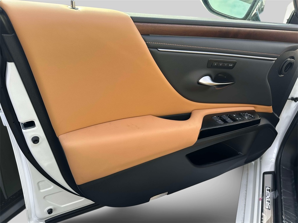 new 2025 Lexus ES car, priced at $51,114
