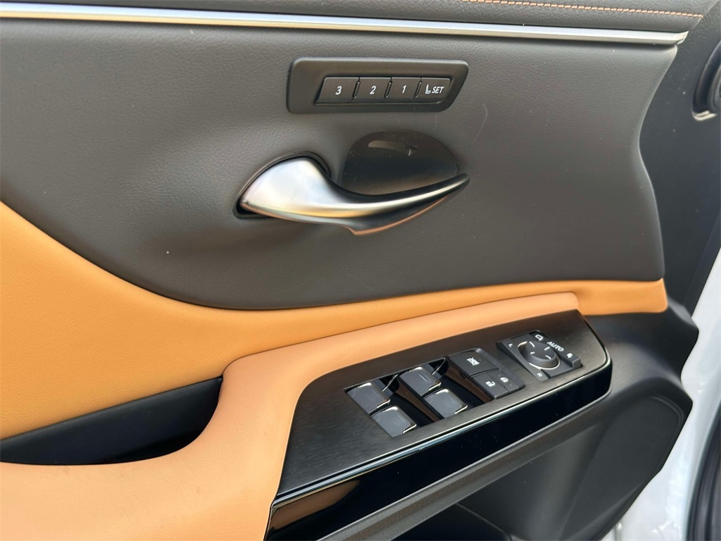 new 2025 Lexus ES car, priced at $51,114