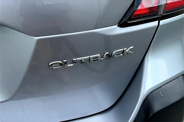 2023 Ice Silver Metallic Subaru Outback 2.5i AWD SUV