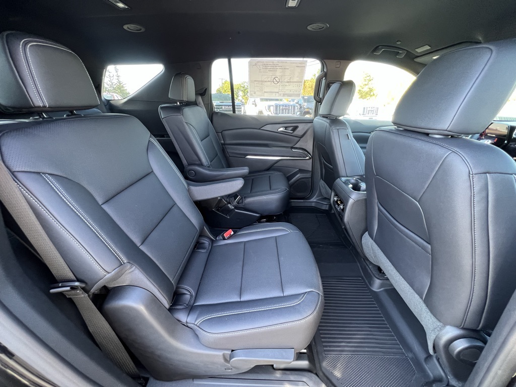 2026 Chevrolet Traverse 2LT photo 3