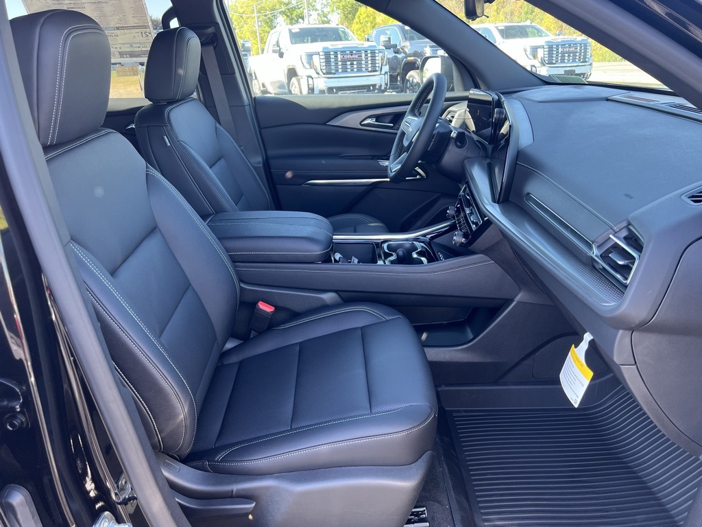 2026 Chevrolet Traverse 2LT photo 4
