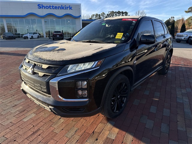 2022 Mitsubishi Outlander LE's photo