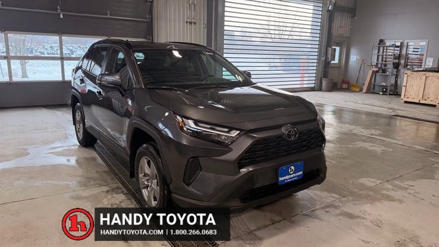 2025 Toyota RAV4 XLE's photo