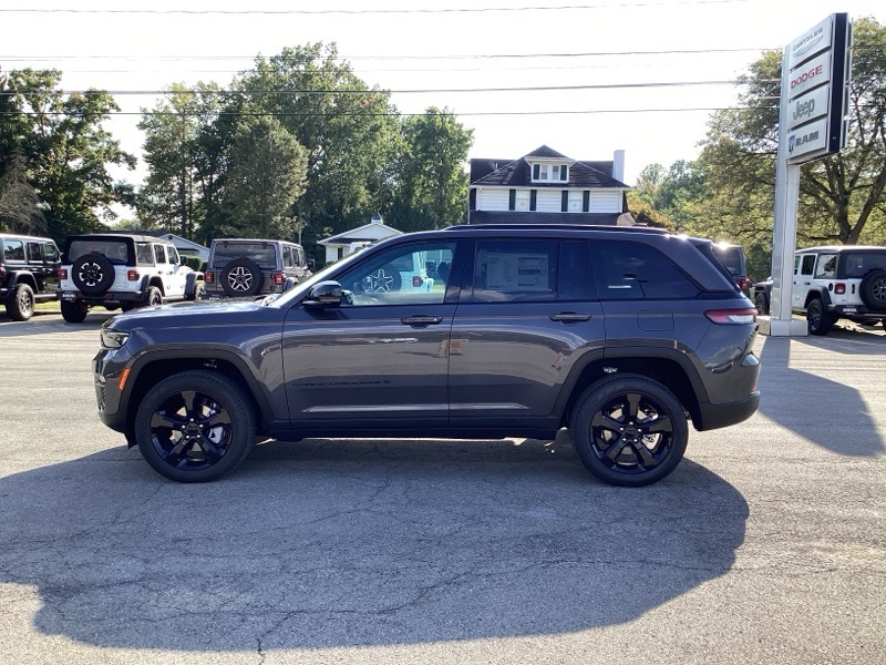 2025 Jeep Grand Cherokee Limited photo 4