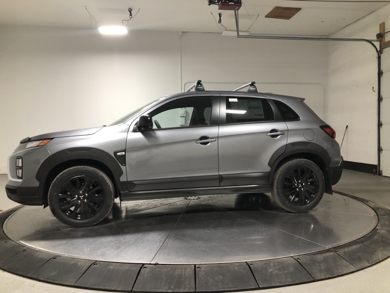 2025 Mitsubishi Outlander Sport LE photo 2