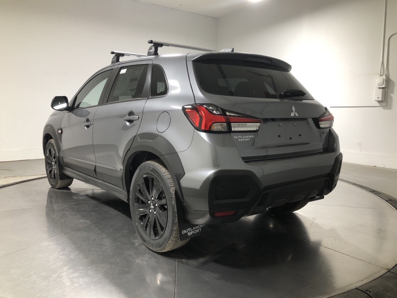 2025 Mitsubishi Outlander Sport LE photo 3