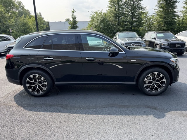 2025 Mercedes Benz GLC 350e 4MATIC photo 2