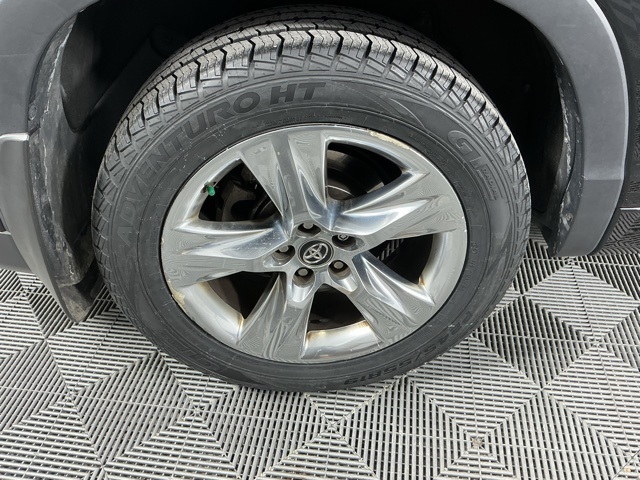 used 2018 Toyota Highlander car, priced at $17,955