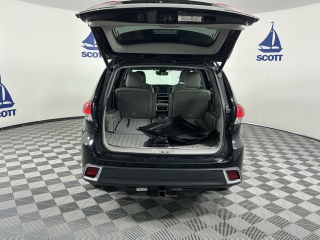 used 2018 Toyota Highlander car, priced at $17,955